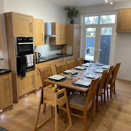 Dog Friendly Town House * Paignton
