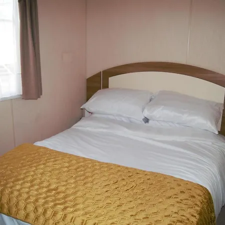 Lovely Caravan With Decking In Paignton, Devon Sleeps 8 Guests Ref 82063w Campsite *