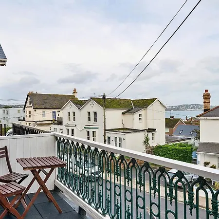Finest Retreats - Atherfield No 5 - Sea Views