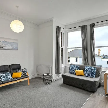 Finest Retreats - Atherfield No 5 - Sea Views Apartment *