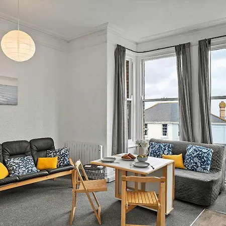 Finest Retreats - Atherfield No 5 - Sea Views *
