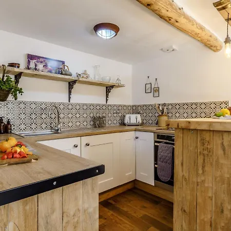 2 Bed In Torquay 81436 Holiday home *
