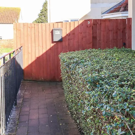 9 Seaford Sands Apartment