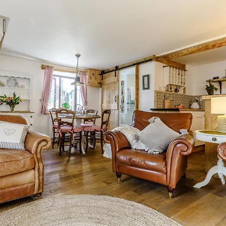 2 Bed In Torquay 81436 Holiday home *