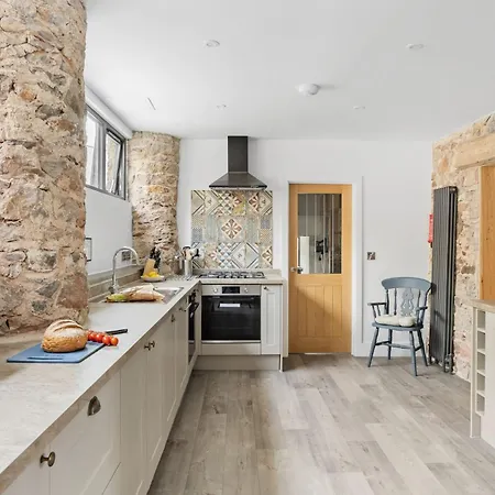 The Linhay, Higher Yalberton Farm Holiday home *