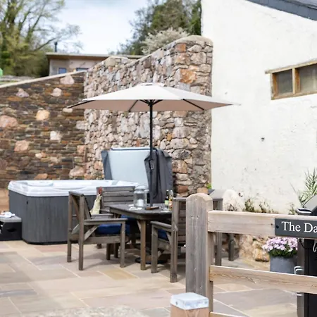 The Dairy, Higher Yalberton Farm Holiday home *