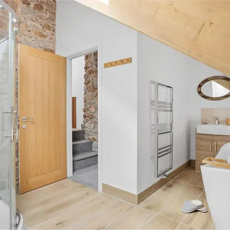 The Linhay, Higher Yalberton Farm Holiday home