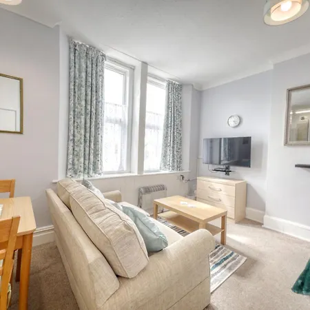 4 - Large - Sea Front Location - Rear Views-free Parking Paignton