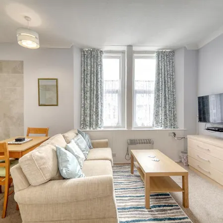 4 - Large - Sea Front Location - Rear Views-free Parking Holiday home
