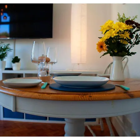 Briarfield - Adorable 1 Bedroom Seaside Apartment, On-site Parking Holiday home Paignton