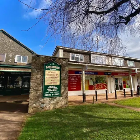 Briarfield - Adorable 1 Bedroom Seaside Apartment, On-site Parking *