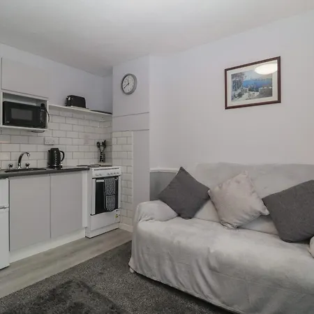 Flat 5, Big Tree Flats Paignton