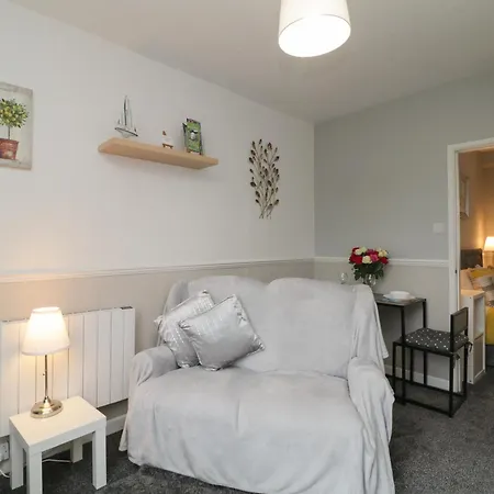Flat 2, Big Tree Flats Holiday home