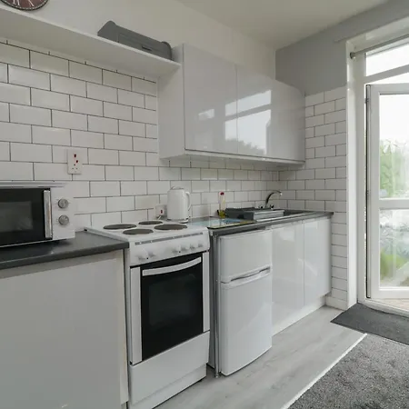 Flat 2, Big Tree Flats Holiday home