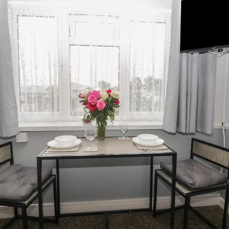Flat 4, Big Tree Flats Paignton
