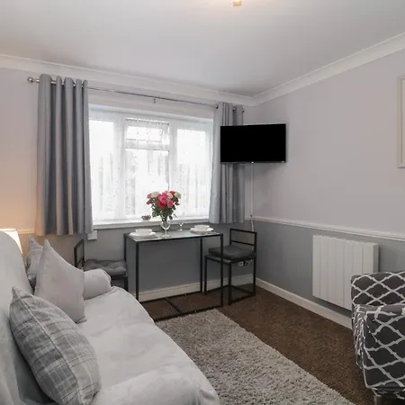 Flat 4, Big Tree Flats * Paignton