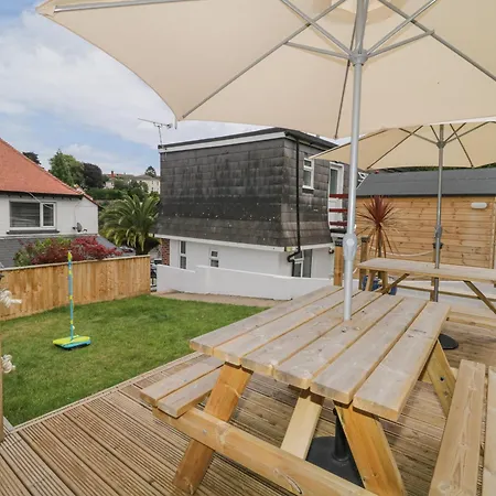 Flat 2, Big Tree Flats Holiday home