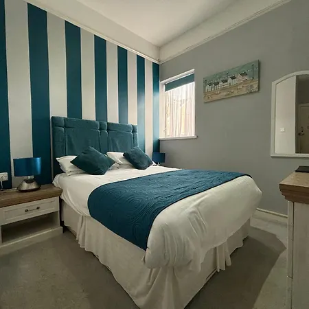 Three Palms Bed & Breakfast 4*