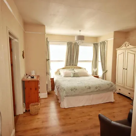 Beaches Bed & Breakfast Paignton