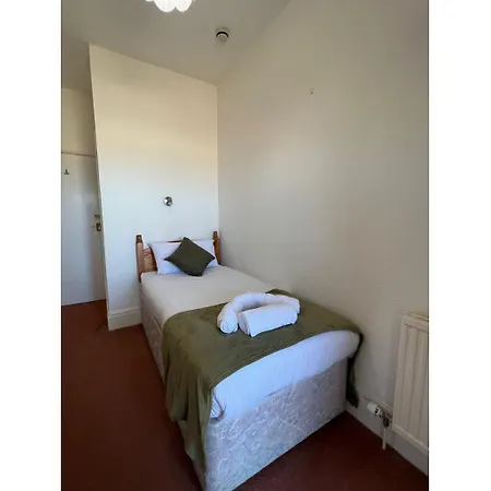 Hotel Cambria *