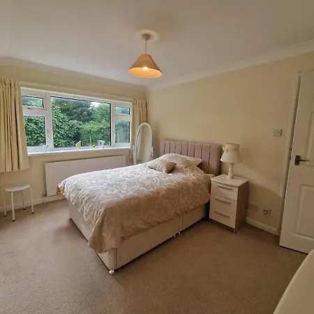 Holiday home Spacious Four Bedroom House, 3 Min Walk To Paignton
