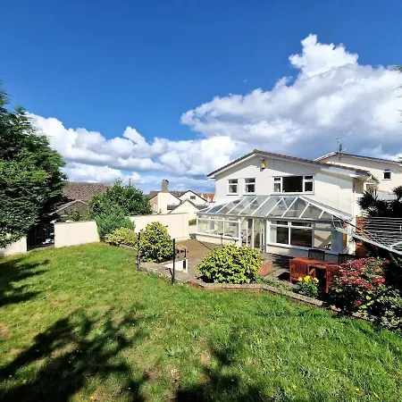 Spacious Four Bedroom House, 3 Min Walk To Holiday home Paignton