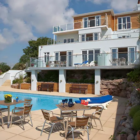 7 Goodrington Apartment *