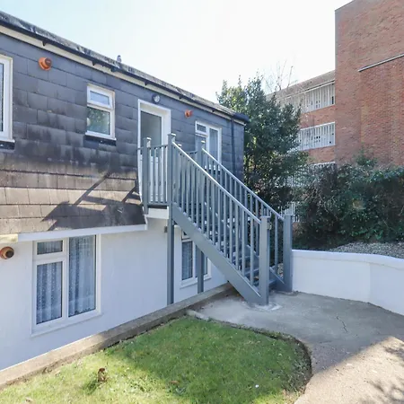 Flat 5, Big Tree Flats * Paignton