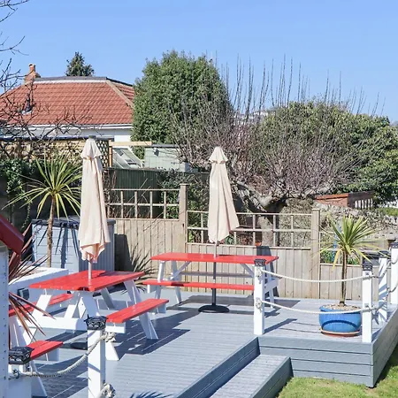 Flat 2, Big Tree Flats Holiday home *