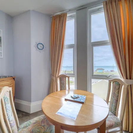 Holiday home 2 - 1 Bedroom Sea Front-sea Views-free Parking Paignton