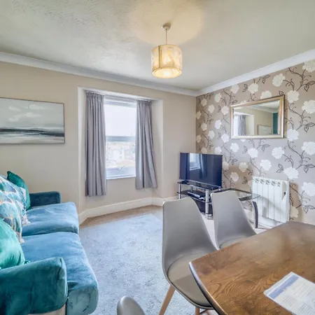 6 - 1 Bedroom Town View Holiday home *
