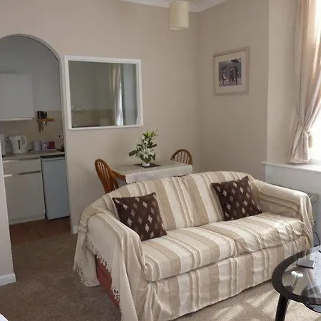 Glencoe Apartment *