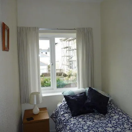 Glencoe Apartment *