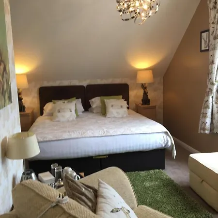 Earlston House 4*