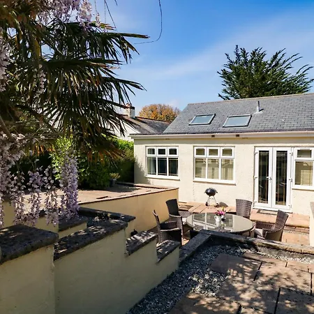 Holiday home Elberry House *