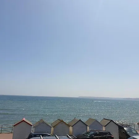 Casa de hóspedes Sefton Seafront ,panoramic Sea View Ensuite Balcony Available, Guest Garden