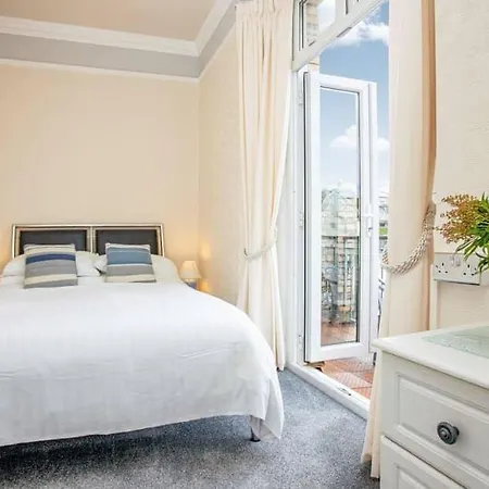 Apartment Bedford