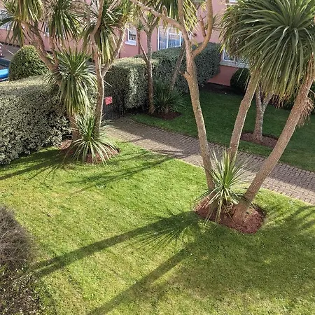 Apartment New Esplanade Court Beachfront One Bedroom With Free Parking And Seasonal Swimming Pool Paignton