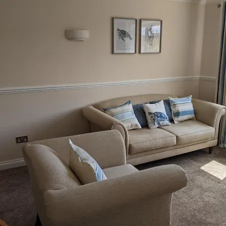 Apartment New Esplanade Court Beachfront One Bedroom With Free Parking And Seasonal Swimming Pool