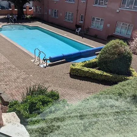 New Esplanade Court Beachfront One Bedroom With Free Parking And Seasonal Swimming Pool Apartment Paignton