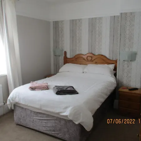 Casa de hóspedes Sefton Seafront ,panoramic Sea View Ensuite Balcony Available, Guest Garden Paignton