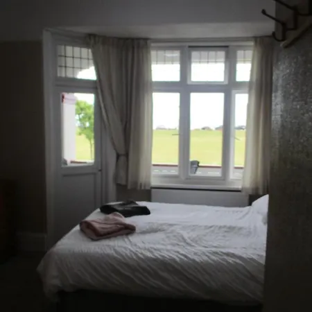 Sefton Seafront ,panoramic Sea View Ensuite Balcony Available, Guest Garden Casa de hóspedes