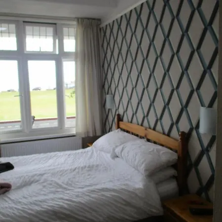 Sefton Seafront ,panoramic Sea View Ensuite Balcony Available, Guest Garden
