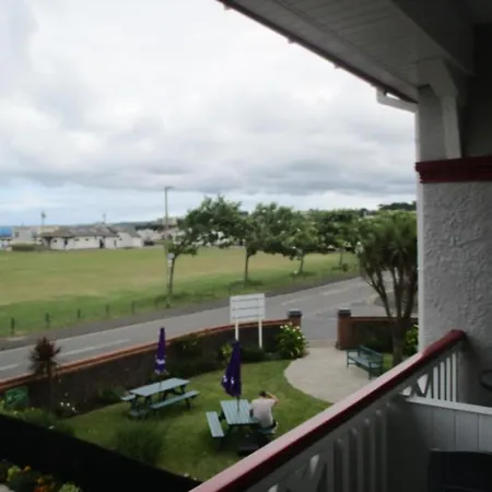 Casa de hóspedes Sefton Seafront ,panoramic Sea View Ensuite Balcony Available, Guest Garden