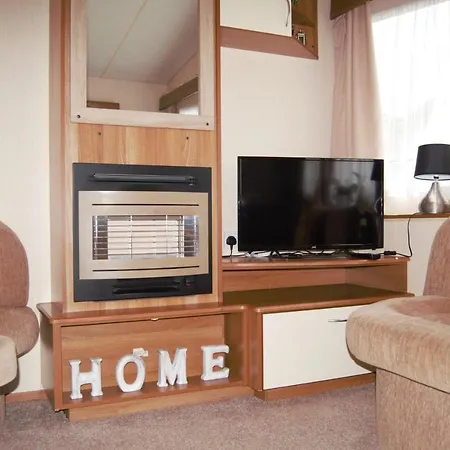 Lovely Caravan With Decking In Paignton, Devon Sleeps 8 Guests Ref 82063w *