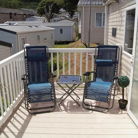 Lovely Caravan With Decking In Paignton, Devon Sleeps 8 Guests Ref 82063w
