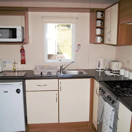 Campsite Lovely Caravan With Decking In Paignton, Devon Sleeps 8 Guests Ref 82063w Paignton