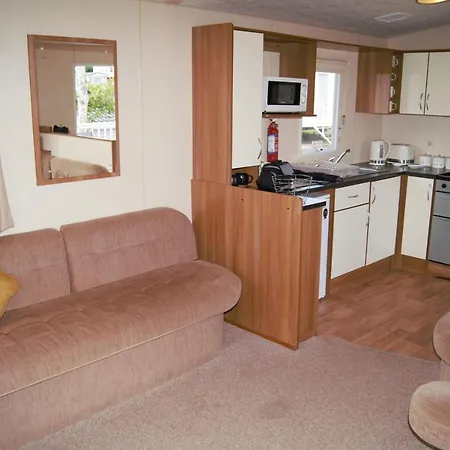 Campsite Lovely Caravan With Decking In Paignton, Devon Sleeps 8 Guests Ref 82063w *
