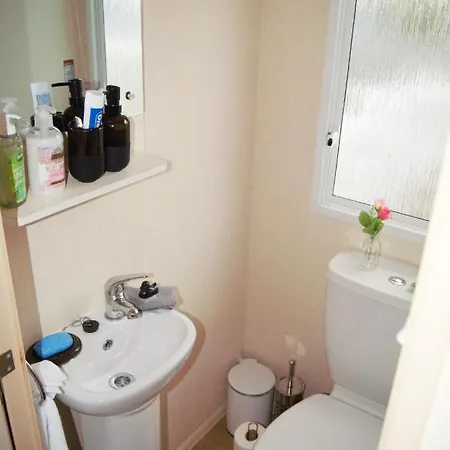 Campsite Lovely Caravan With Decking In Paignton, Devon Sleeps 8 Guests Ref 82063w