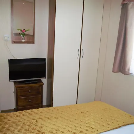 Lovely Caravan With Decking In Paignton, Devon Sleeps 8 Guests Ref 82063w Campsite Paignton
